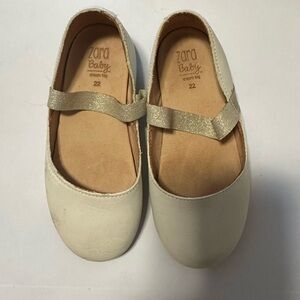 Zara Kids Cream Dress Shoes with Gold Strap